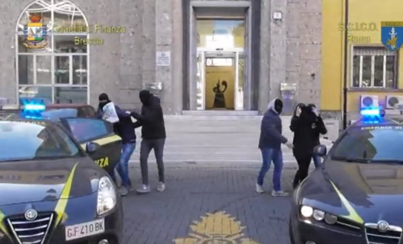 Voleva aprire un conto allo Ior: indagato per frode anche un monsignore