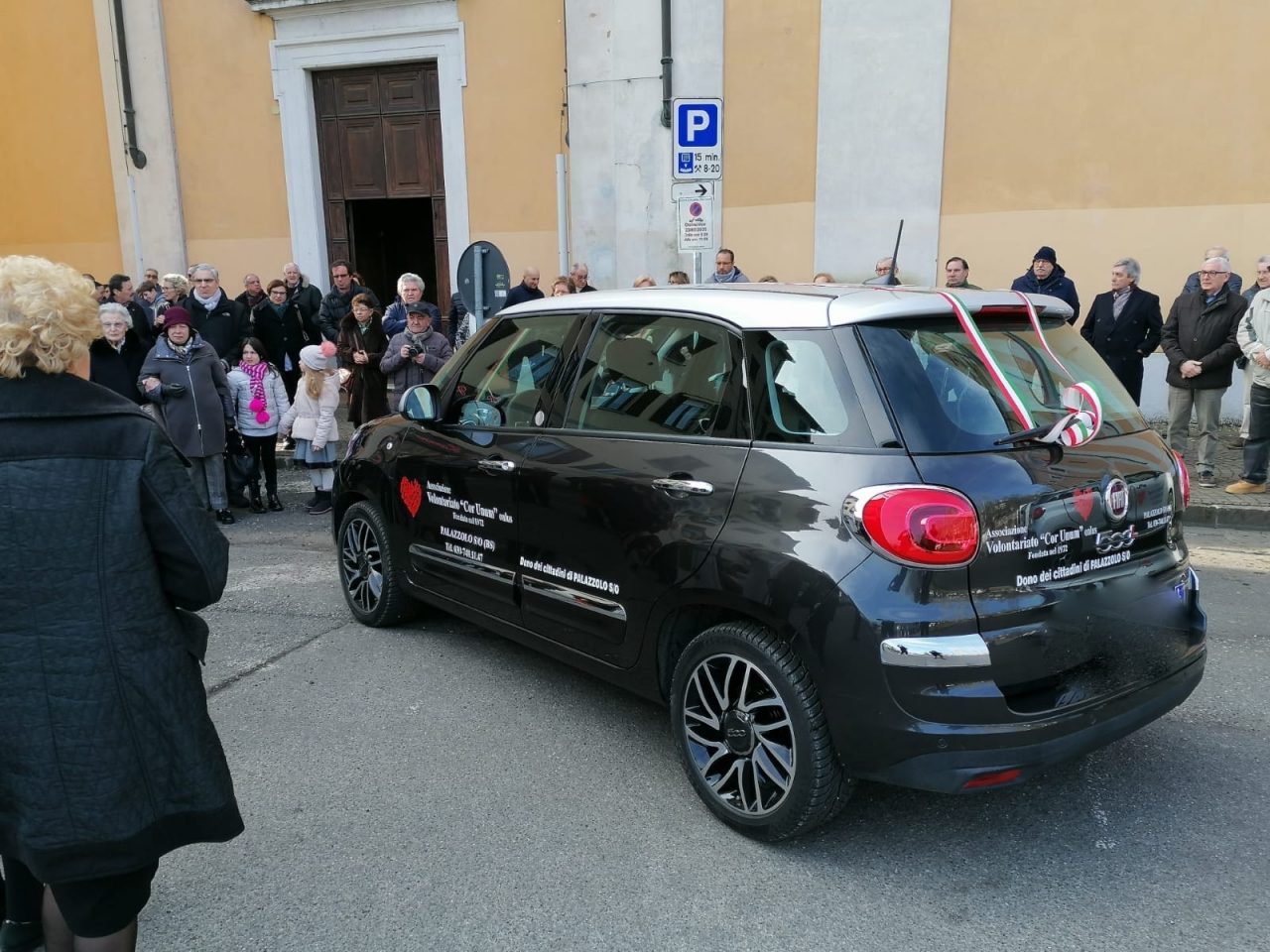 I cittadini palazzolesi donano un’auto all’associazione Cor Unum