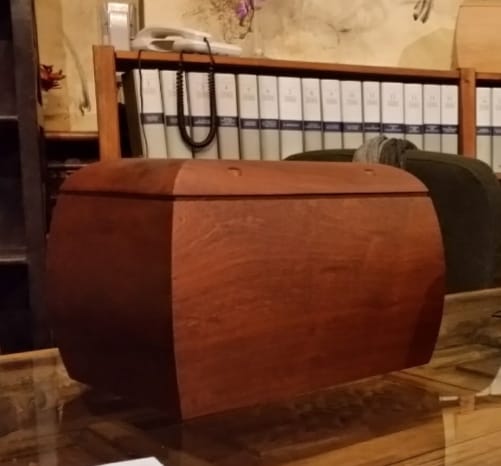 Rubata l’urna con le ceneri del padre: l’appello della figlia