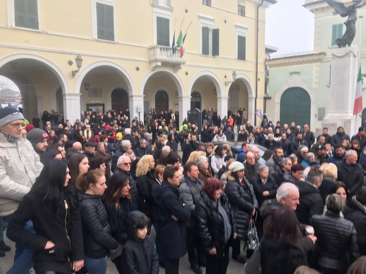 Bedizzole si è riunita per l’ultimo saluto a Francesca