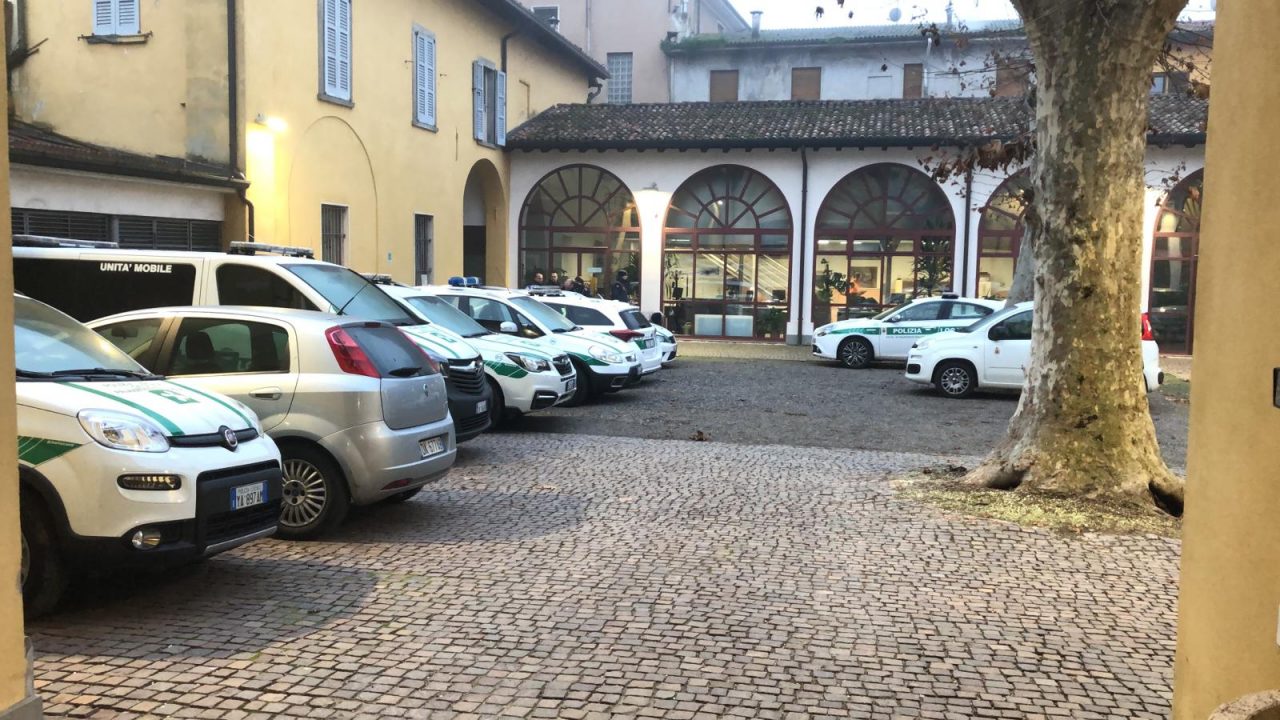 Agente si uccide in Comune dopo gli attacchi sui social per aver parcheggiato nel posto disabili