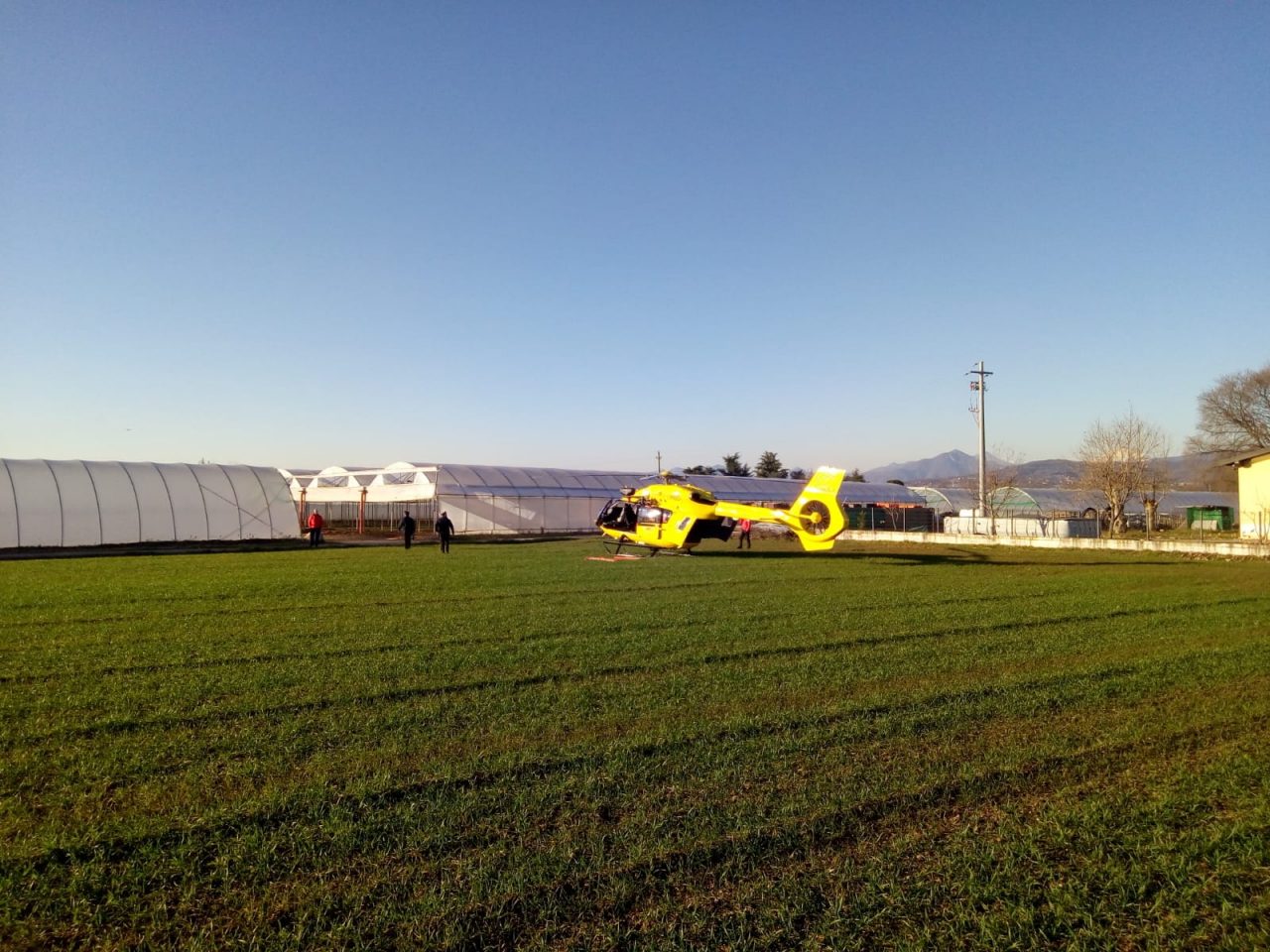 Malore in una serra a Palazzolo: è atterrato l’elisoccorso