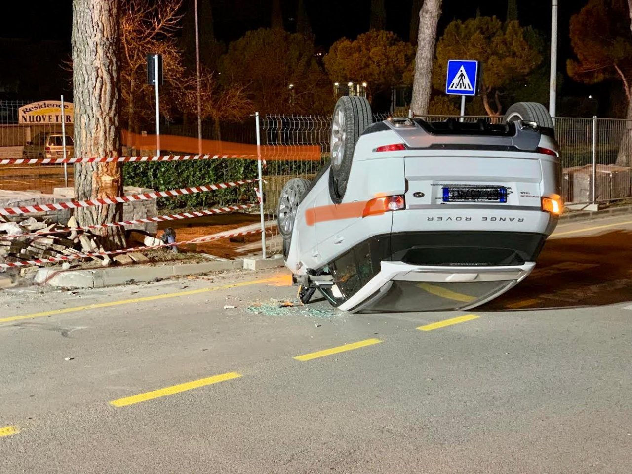 Ribaltamento a Sirmione: paura per mamma e figli