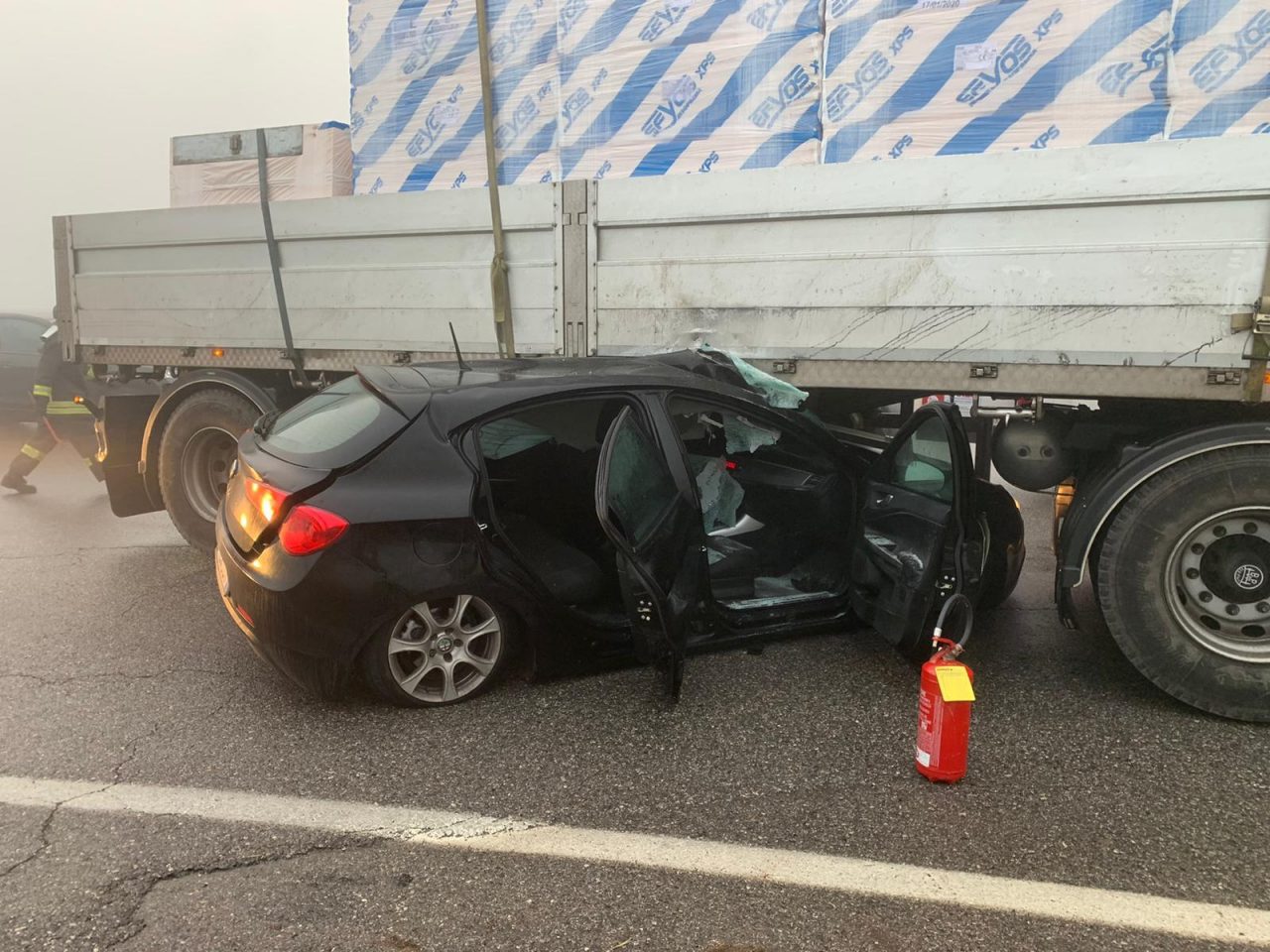 Incidente tra auto e camion: necessari i Vigili del fuoco di Chiari