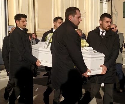 L’ultimo saluto alla piccola Alexia: “Ora lei è in Dio”