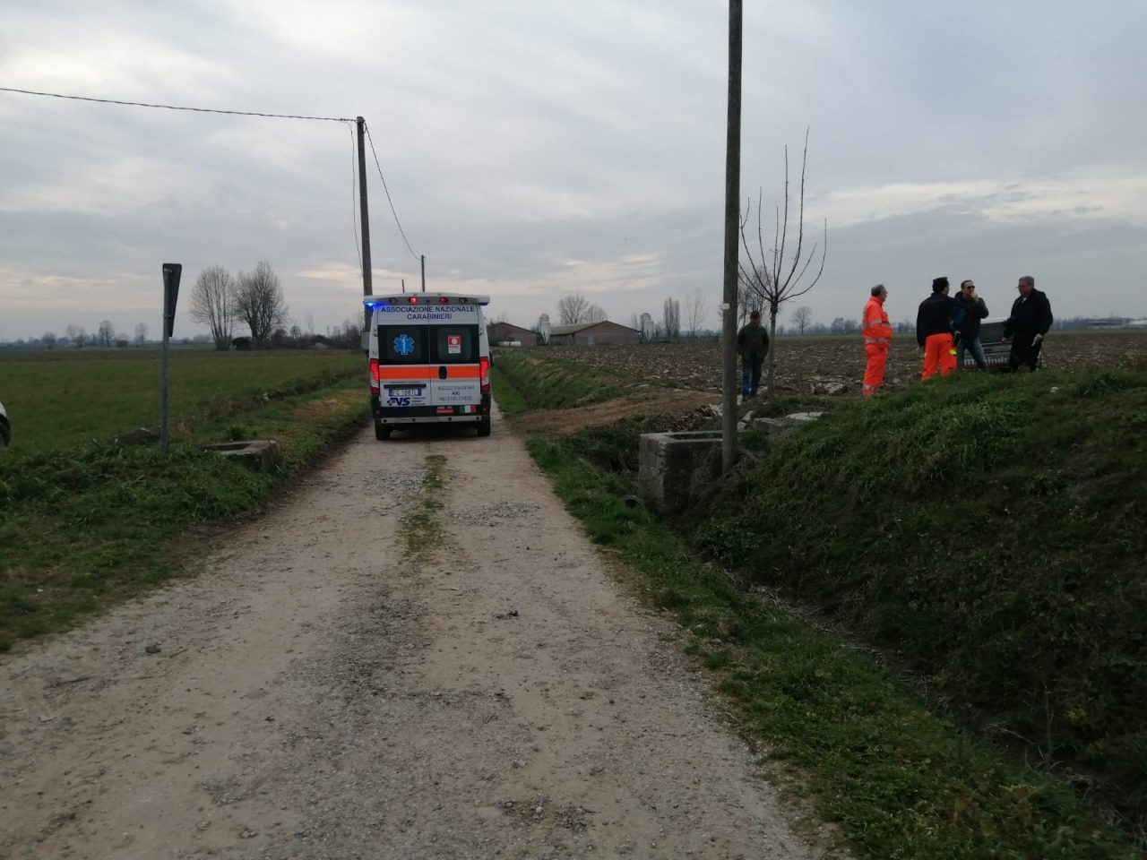 Sviene e cade nel fosso: ferito un 72enne di Gambara