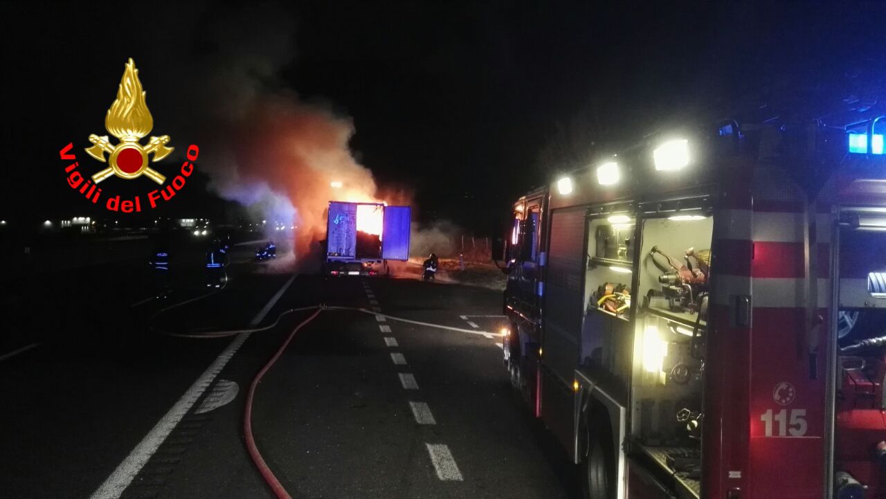 camion in fiamme palazzolo