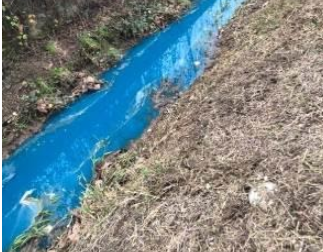 Acque blu nella roggia, beccata l’azienda responsabile