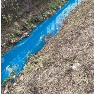 Acque blu nella roggia, beccata l’azienda responsabile