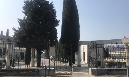 Montichiari: il cimitero aperto con accessi limitati accoglierà anche chi è in attesa di cremazione