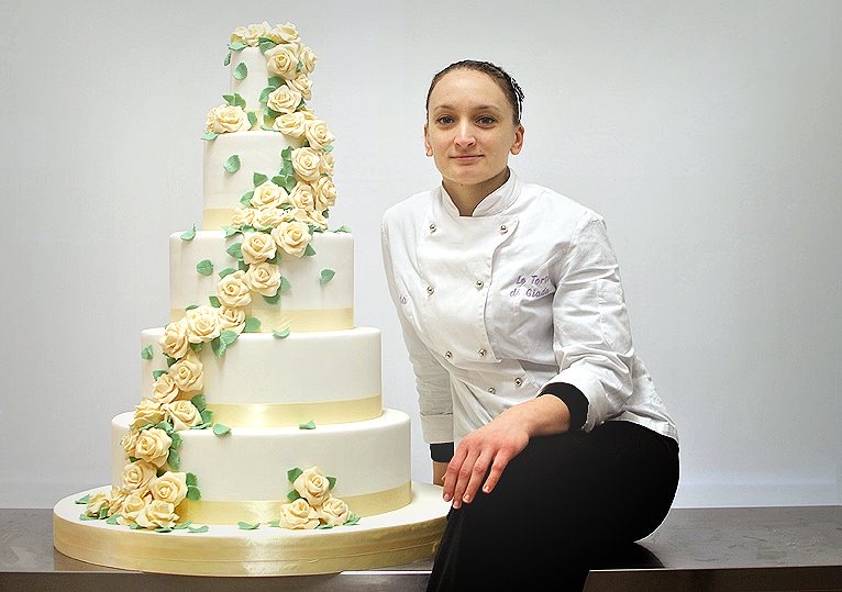 Torte nuziali in regalo a dottoresse e infermiere future spose
