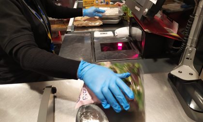 Coronavirus, i commessi dei supermercati: “Lavoriamo con la paura”