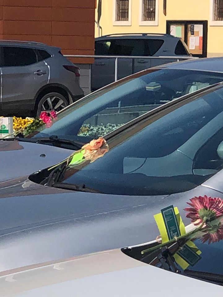 Coronavirus: sulle auto ghedesi “sbocciano” 150 fiori
