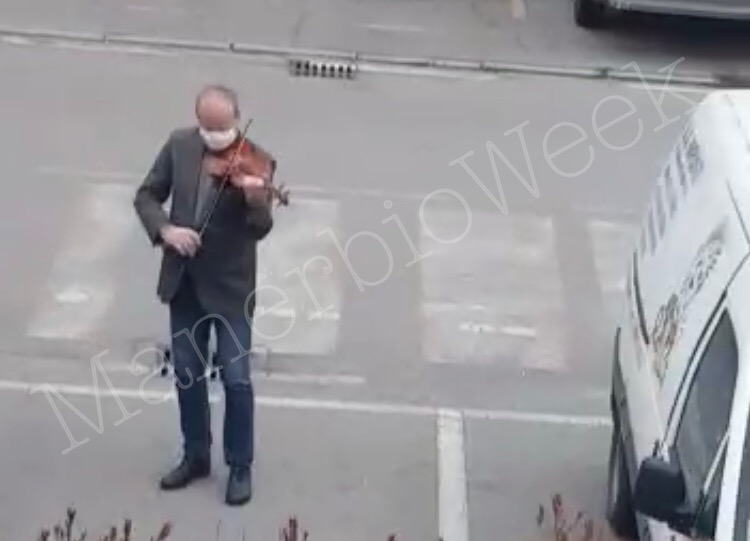Un violino intona l’inno e arriva all’anima dei pontevichesi