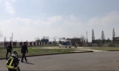 Coronavirus: elicottero militare atterrato dai pompieri per aiutare gli ospedali VIDEO