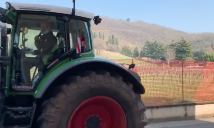 Luigi Caimi: il sindaco che ha trasformato il suo ufficio in una sartoria per mascherine