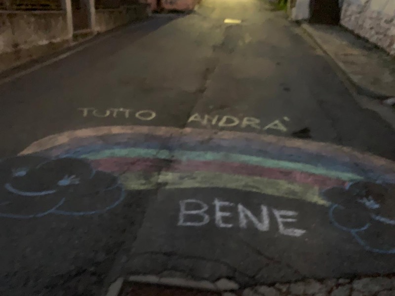 «Andrà tutto bene»: messaggi di speranza sulle strade di Lonato
