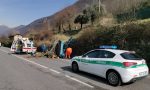 Si ribalta in strada con il trattore carico di legna: paura per un iseano