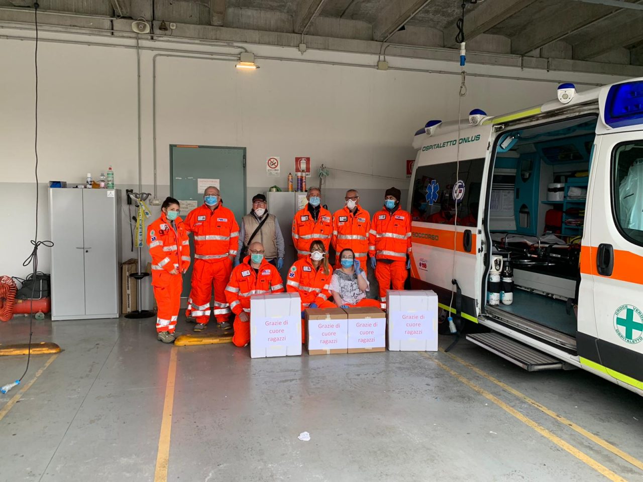 Aiuti senza fine: tute e maschere per Ospitaletto e Iseo