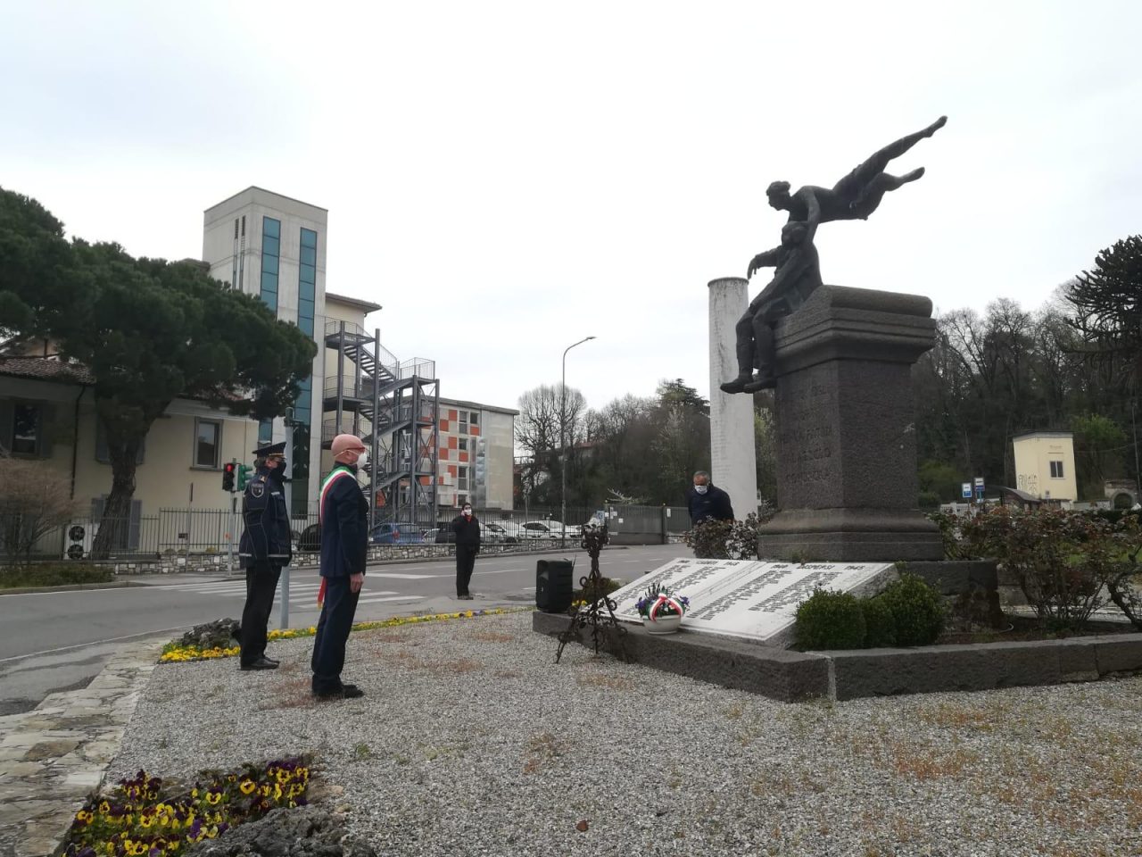 Un minuto di silenzio per le vittime bresciane del Covid-19