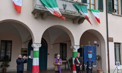Il sindaco invita la minoranza in piazza: “Non veniamo per non creare assembramenti”