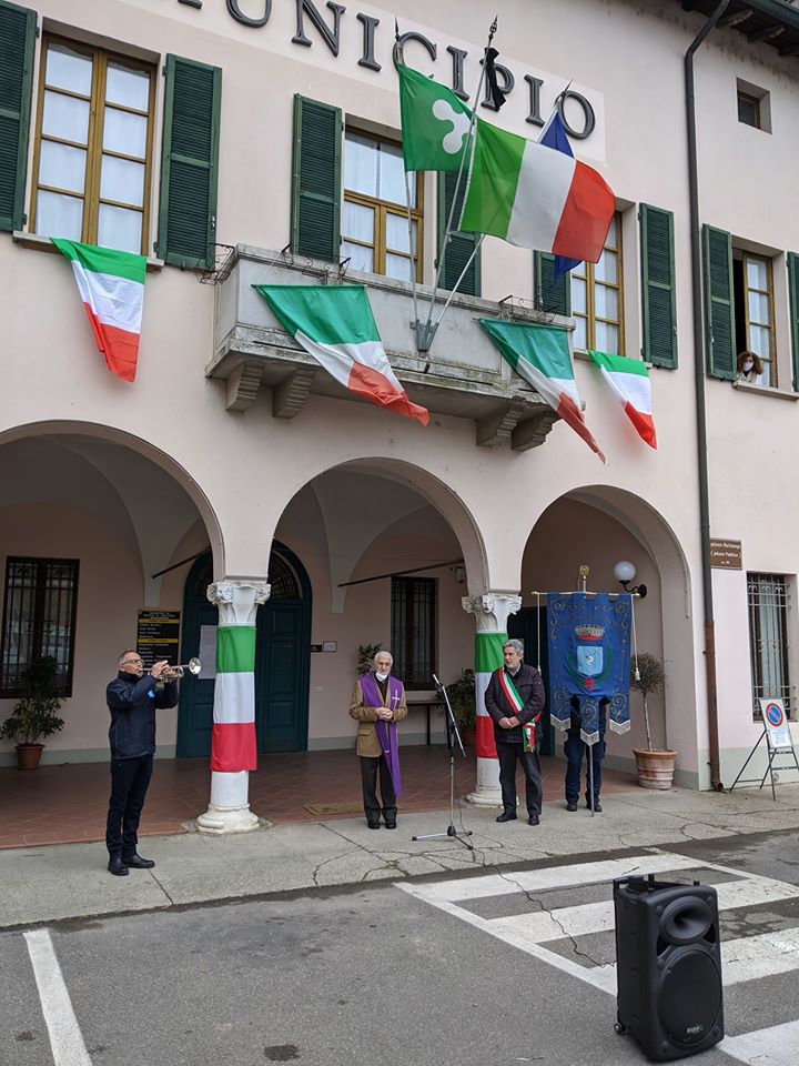 Il sindaco invita la minoranza in piazza: “Non veniamo per non creare assembramenti”