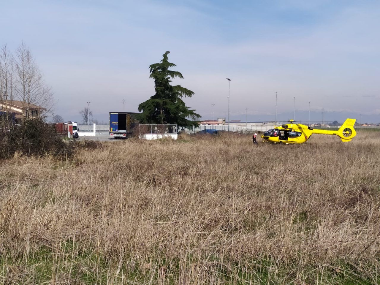 Precipita sul posto di lavoro, in arrivo l’elisoccorso a Bassano Bresciano