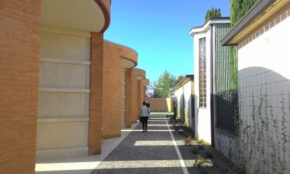 Riapre il cimitero di Urago: ingresso in ordine alfabetico