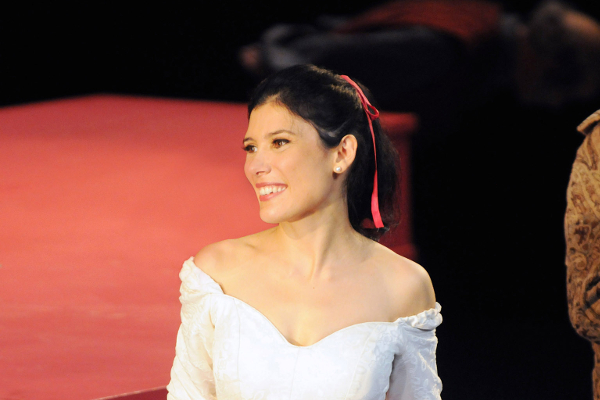 Il mezzosoprano Annalisa Stroppa canterà per le vittime del virus