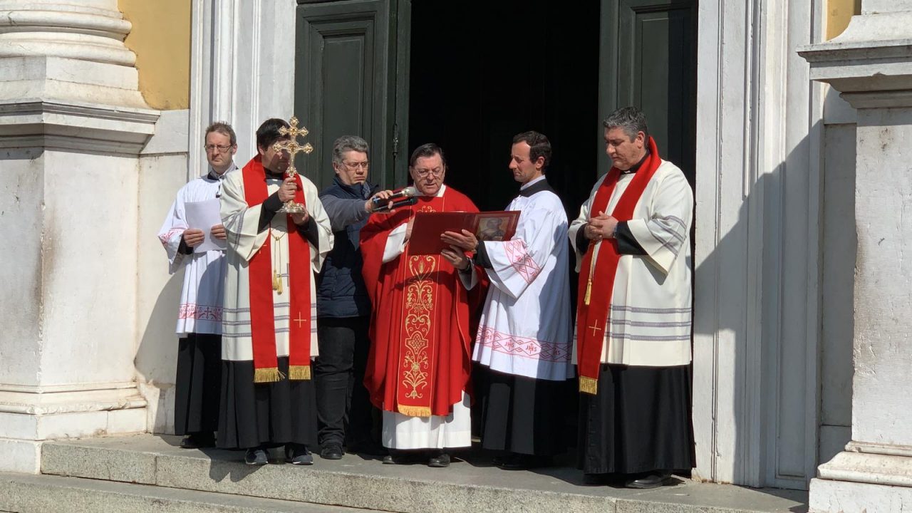 Chiari: benedetta la città in vista della Pasqua VIDEO