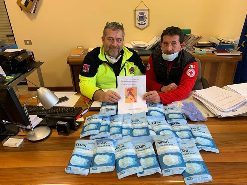Filo diretto tra Coccaglio e l’Oriente: arrivato il primo pacco di mascherine dalla Cina
