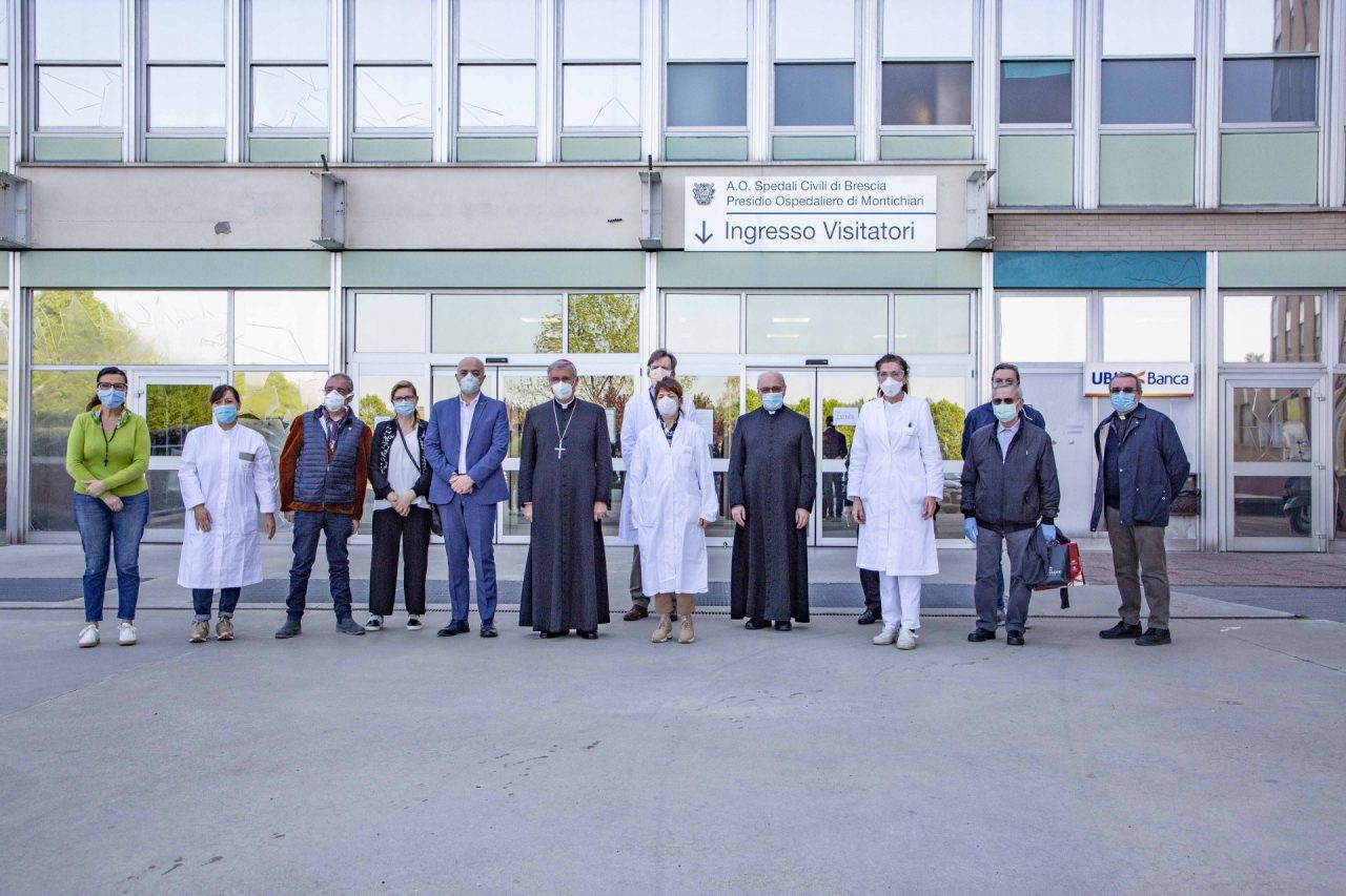 Ospedale di Montichiari, il Vescovo Tremolada benedice gli ammalati