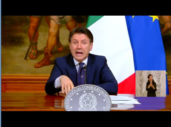 Altro che “Natale con i tuoi”, visite vietate se non abiti nello stesso paese