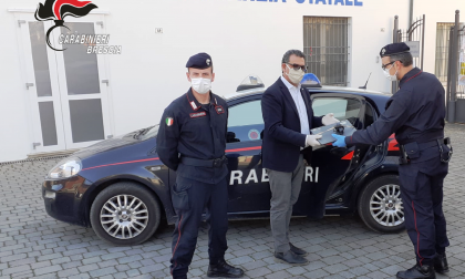 Didattica a distanza, i carabinieri consegnano pc agli studenti