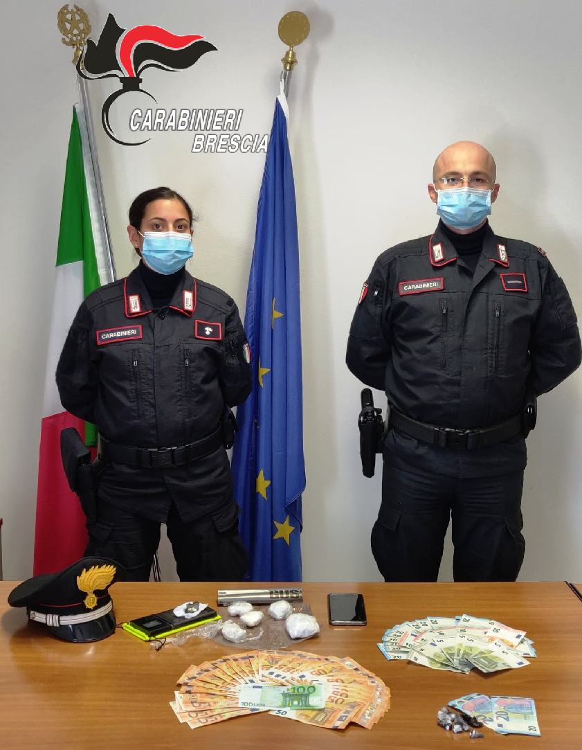 Esce di casa per… comprare droga: nei guai acquirente e spacciatore