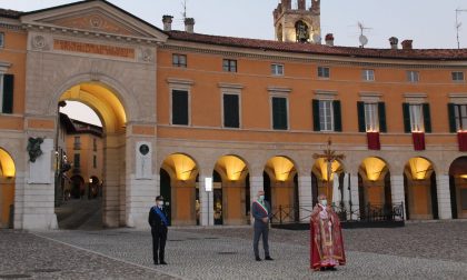 La Via Crucis nella città deserta VIDEO