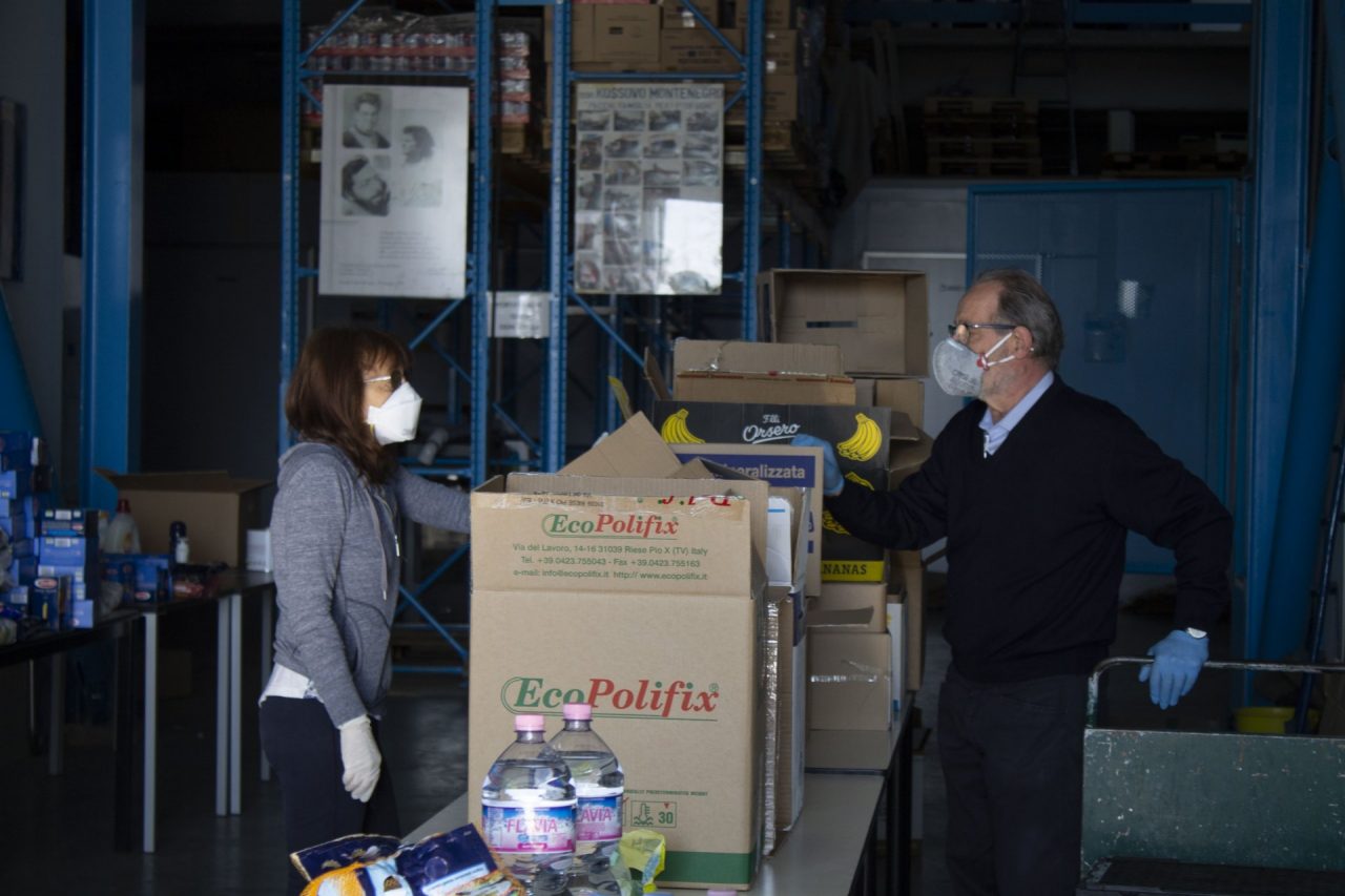 Il Coronavirus non ferma i pacchi famiglia del “29 Maggio ’93” – GALLERY