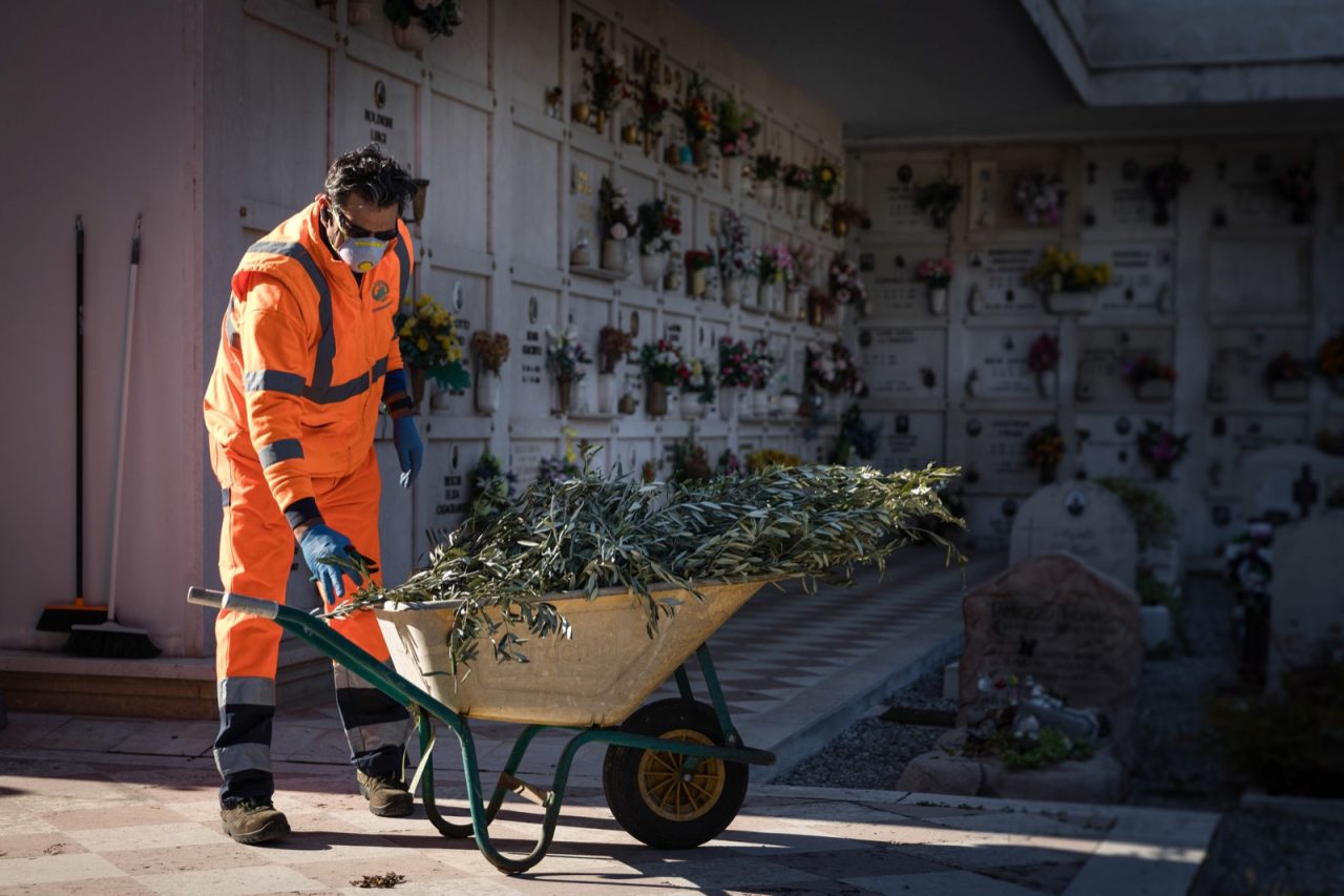 Un ramoscello d’ulivo su ogni tomba a Sirmione