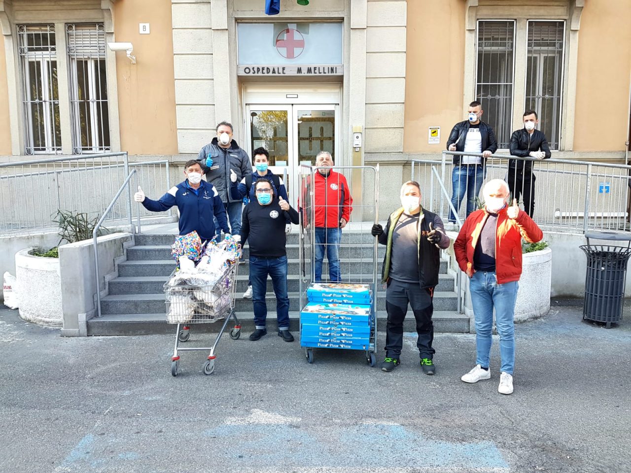 Uova, colombe e pizze per gli eroi dell’ospedale di Chiari GALLERY