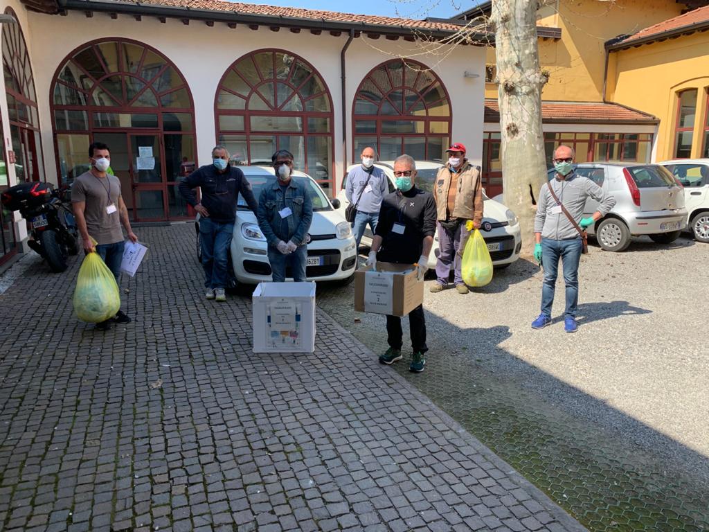 Consiglieri comunali e volontari distribuiscono 8mila mascherine