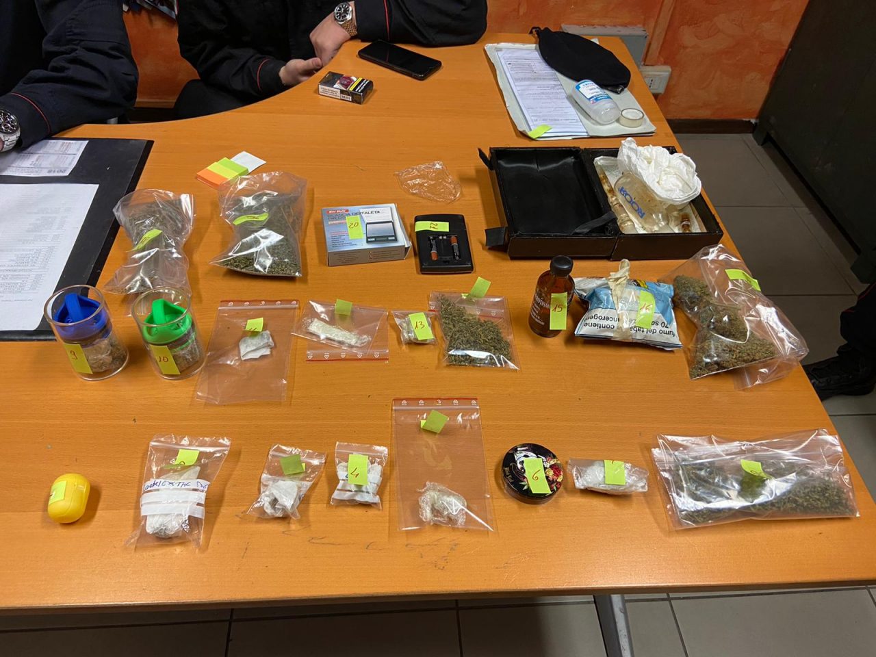 Nascondeva la droga in camera: condannato un 28enne