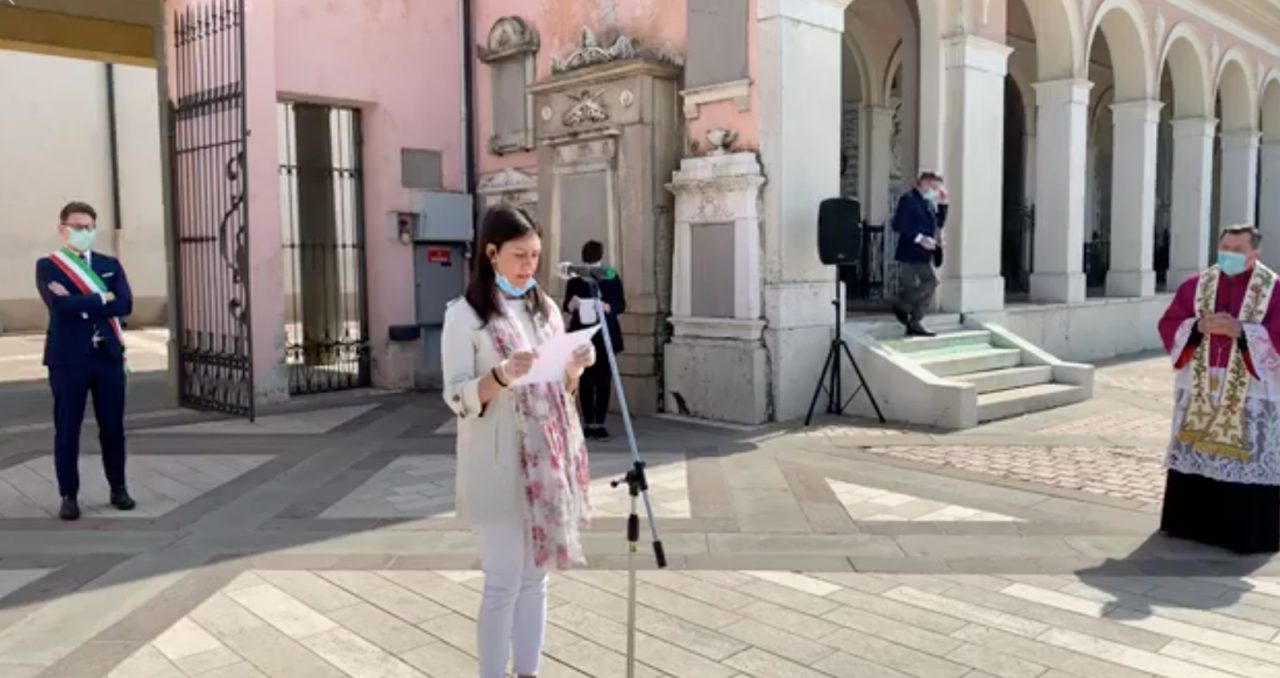 Una cerimonia per ricordare i defunti di Chiari VIDEO