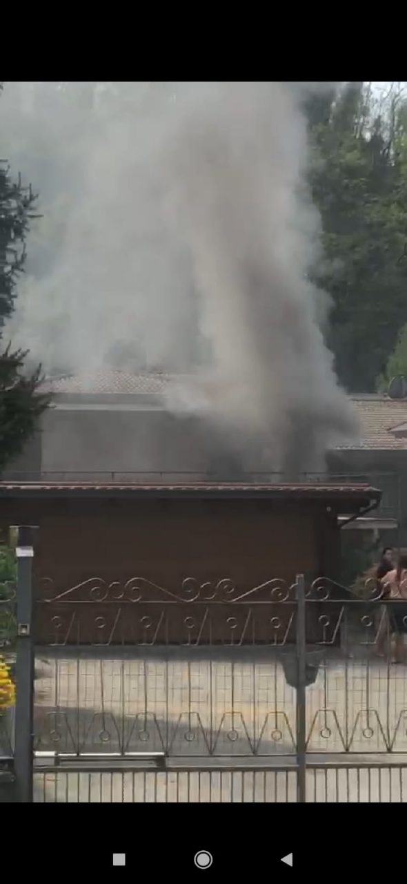 Garage in fiamme, intossicato il proprietario