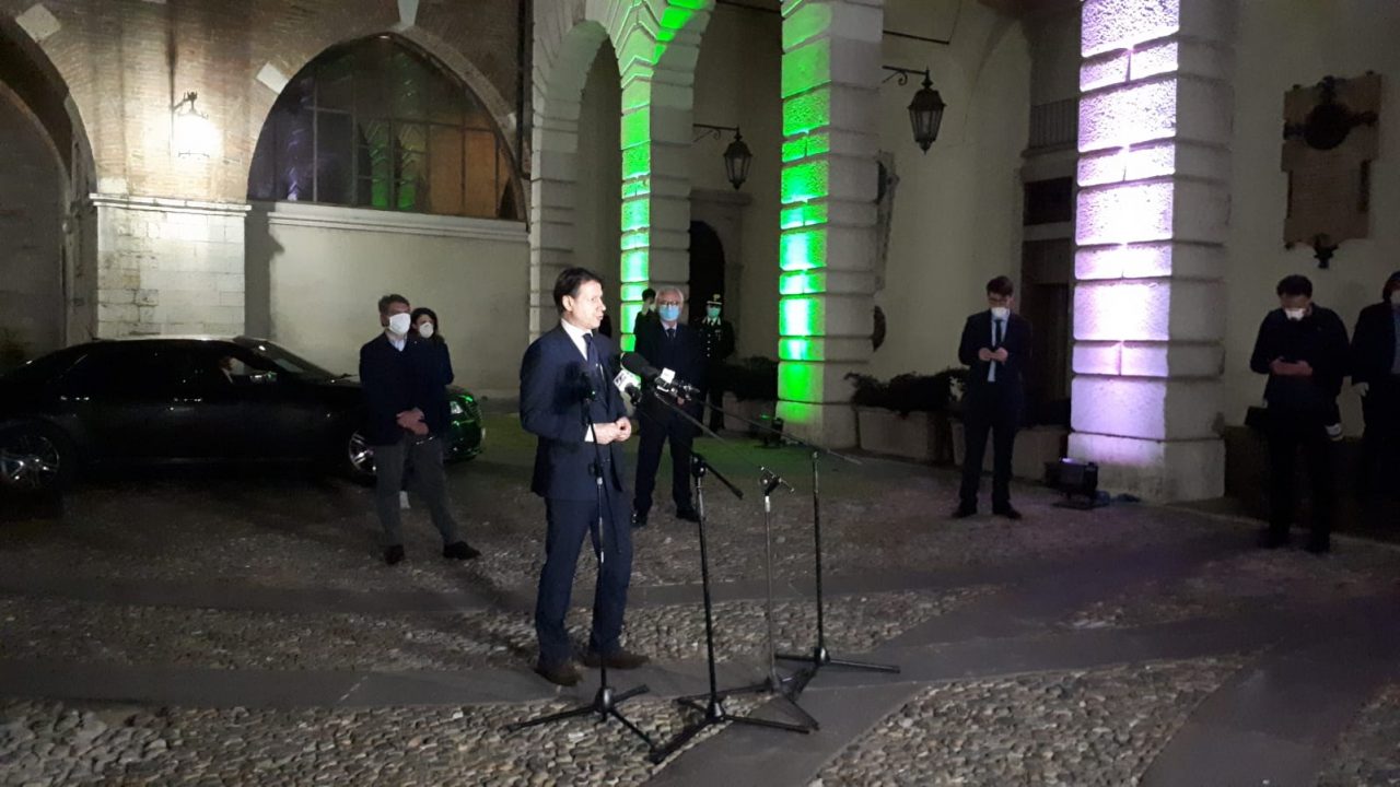 Il premier Conte a Brescia: “Il mio omaggio al coraggio e all’abnegazione” VIDEO
