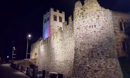 Desenzano, la torre e il castello indossano il tricolore