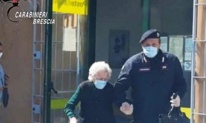 Manerba: i Carabinieri accompagnano una centenaria a ritirare la pensione