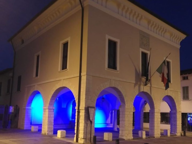 A Travagliato il Municipio si tinge di blu per la Giornata mondiale dell’autismo