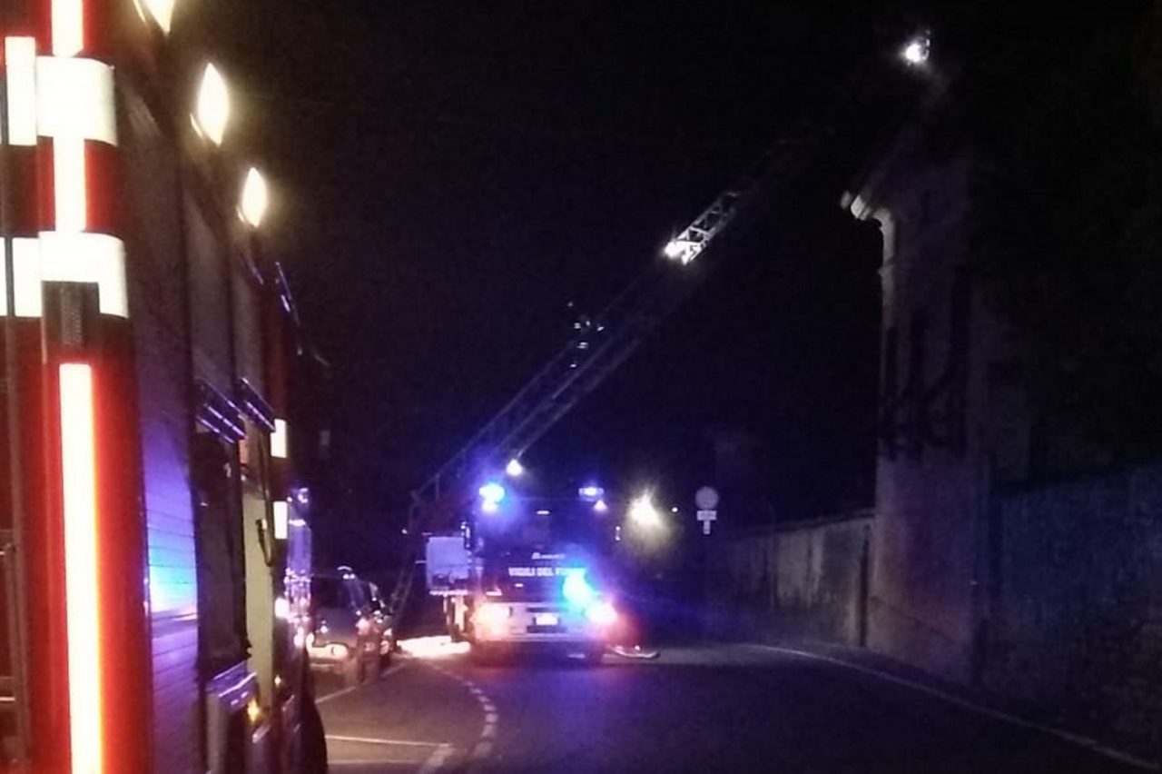 Incendio nel cuore di Villa Pedergnano