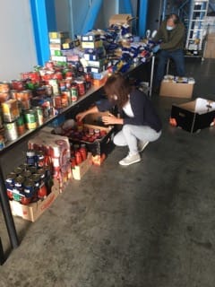 Diecimila chili di solidarietà in un mese: a Ghedi il «carrello sospeso» non si ferma