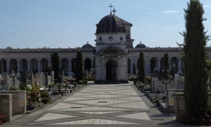 Chiari, riapre il cimitero: si entra per lettera del cognome